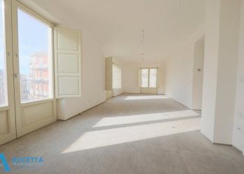 living - Quadrilocale Via Criscuolo 1, Taranto - foto 2