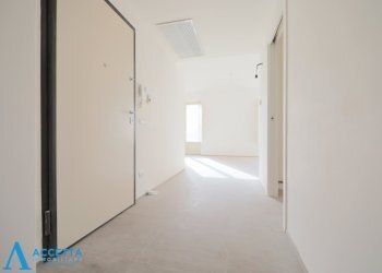 corridoio - Quadrilocale Via Criscuolo 1, Taranto - foto 3