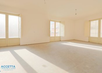 living - Quadrilocale Via Criscuolo 1, Taranto - foto 4