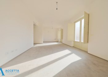 living - Quadrilocale Via Criscuolo 1, Taranto - foto 7