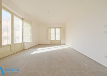 living - Quadrilocale Via Criscuolo 1, Taranto - foto 8