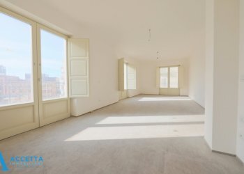 living - Quadrilocale Via Criscuolo 1, Taranto - foto 9