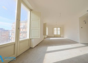 living - Quadrilocale Via Criscuolo 1, Taranto - foto 23