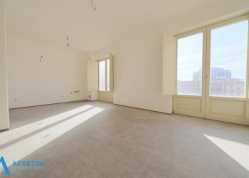 living - Quadrilocale Via Criscuolo 1, Taranto - foto 25