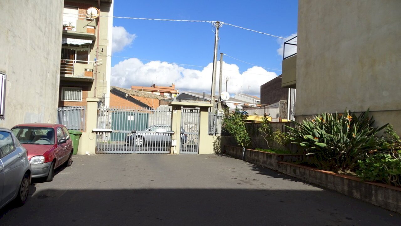 2.JPG - Box Via Calvario, San Pietro Clarenza - foto 1