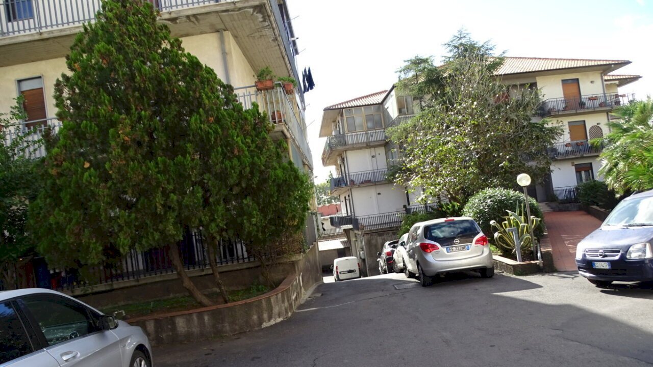 1.JPG - Box Via Calvario, San Pietro Clarenza - foto 2