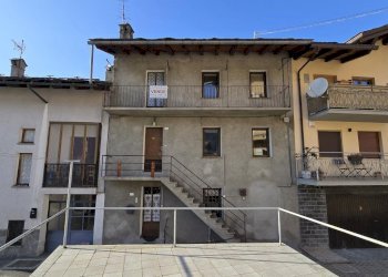 Casa semi indipendente Via della Libertà, 80a, Saint-Pierre - foto 1