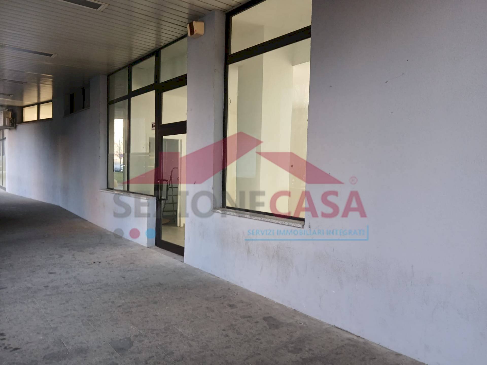 Foto 3 - Shop VIA GAUDENZIO FERRARI, Saronno - photo 3