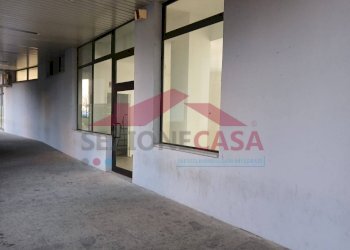 Foto 3 - Negozio VIA GAUDENZIO FERRARI, Saronno - foto 3