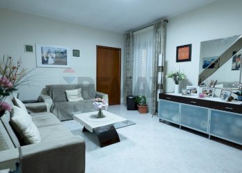 Soggiorno - Quadrilocale Via Cesare Cantù
 
10, Palo del Colle - foto 3