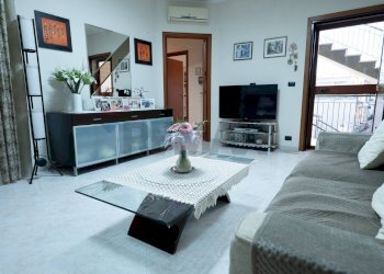 Soggiorno - Quadrilocale Via Cesare Cantù
 
10, Palo del Colle - foto 8