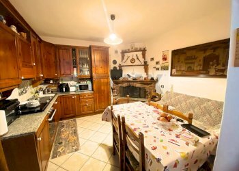 Cucina - Casa indipendente La Pezza
 
9, Luino - foto 7