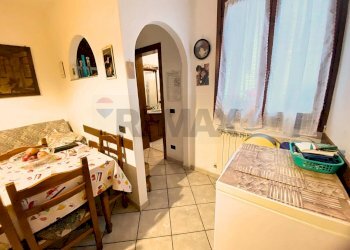 Sala da pranzo - Casa indipendente La Pezza
 
9, Luino - foto 8