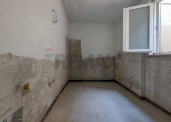 Stanza vuota - Villa Leggiuno - foto 7