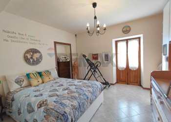 Camera / camera da letto - Casa indipendente via Varese
 
5, Laveno-Mombello - foto 13