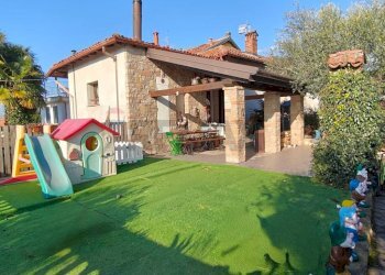 Casa all\'aperto - Casa indipendente via Reno
 
2, Laveno-Mombello - foto 1