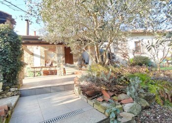 Giardino - Casa indipendente via Reno
 
2, Laveno-Mombello - foto 21