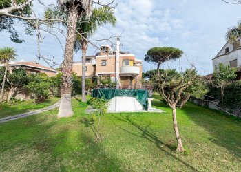 Giardino - Casa semi indipendente Via Alcmane, Roma - foto 2