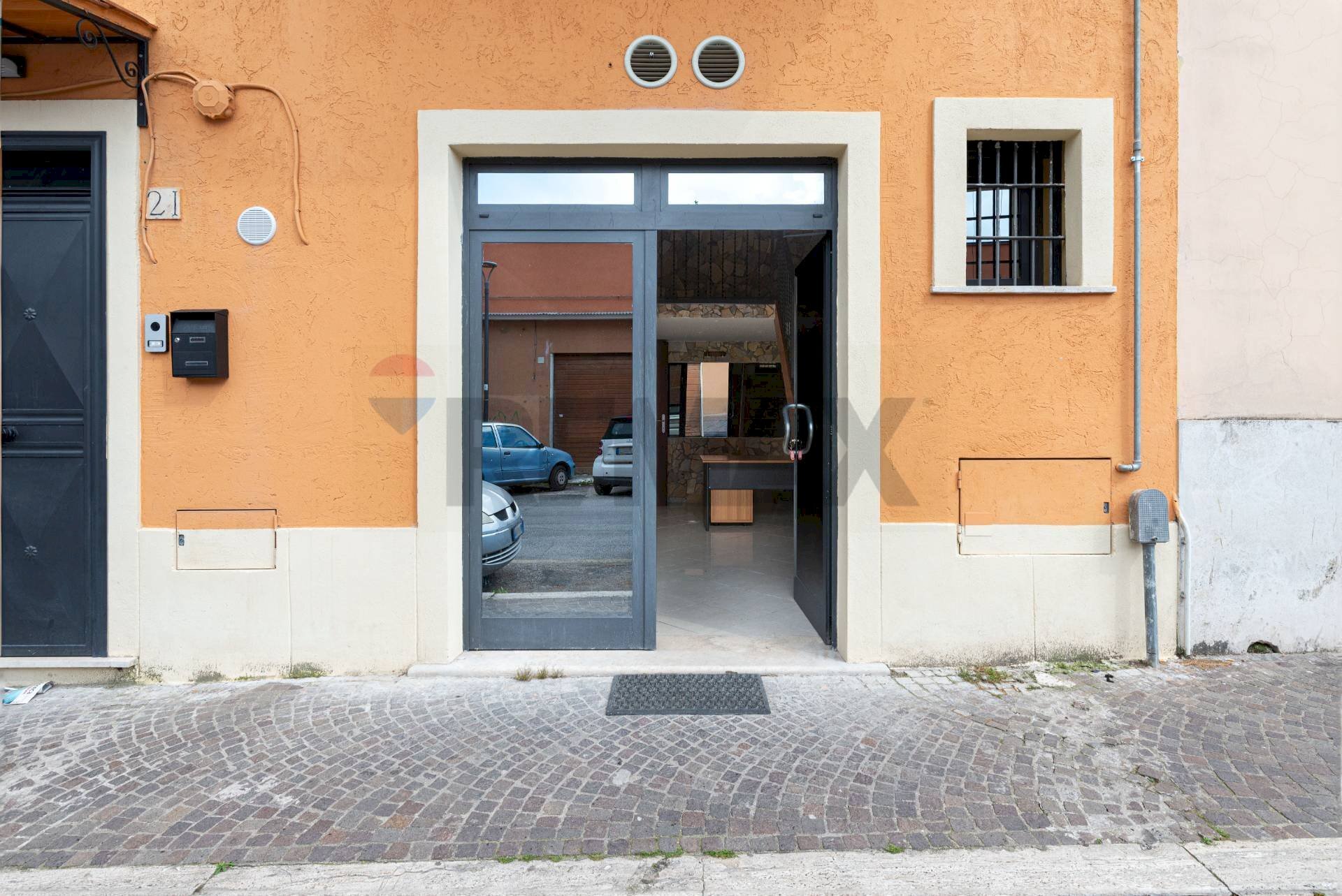 Edificio all\'aperto - Commercial Premises VIALE VINCENZO FEDERICI
 
21, Monterotondo - photo 2