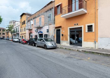 Edificio all\'aperto - Commercial Premises VIALE VINCENZO FEDERICI
 
21, Monterotondo - photo 1