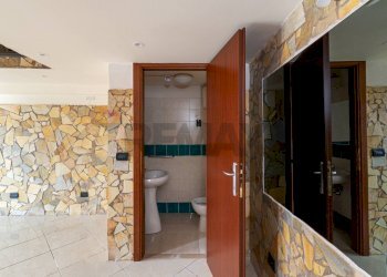 Bagno - Commercial Premises VIALE VINCENZO FEDERICI
 
21, Monterotondo - photo 10