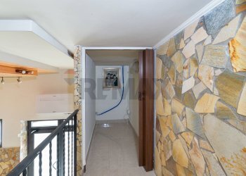 Hall / corridoio - Commercial Premises VIALE VINCENZO FEDERICI
 
21, Monterotondo - photo 14