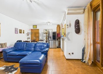 Soggiorno - Three-room apartment via generale dalla chiesa
 
34, Voghera - photo 2