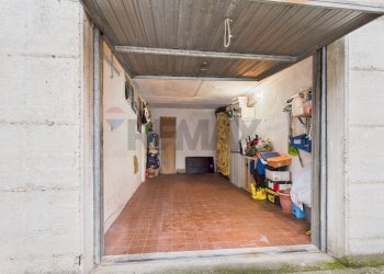 Parcheggio - Three-room apartment via generale dalla chiesa
 
34, Voghera - photo 11