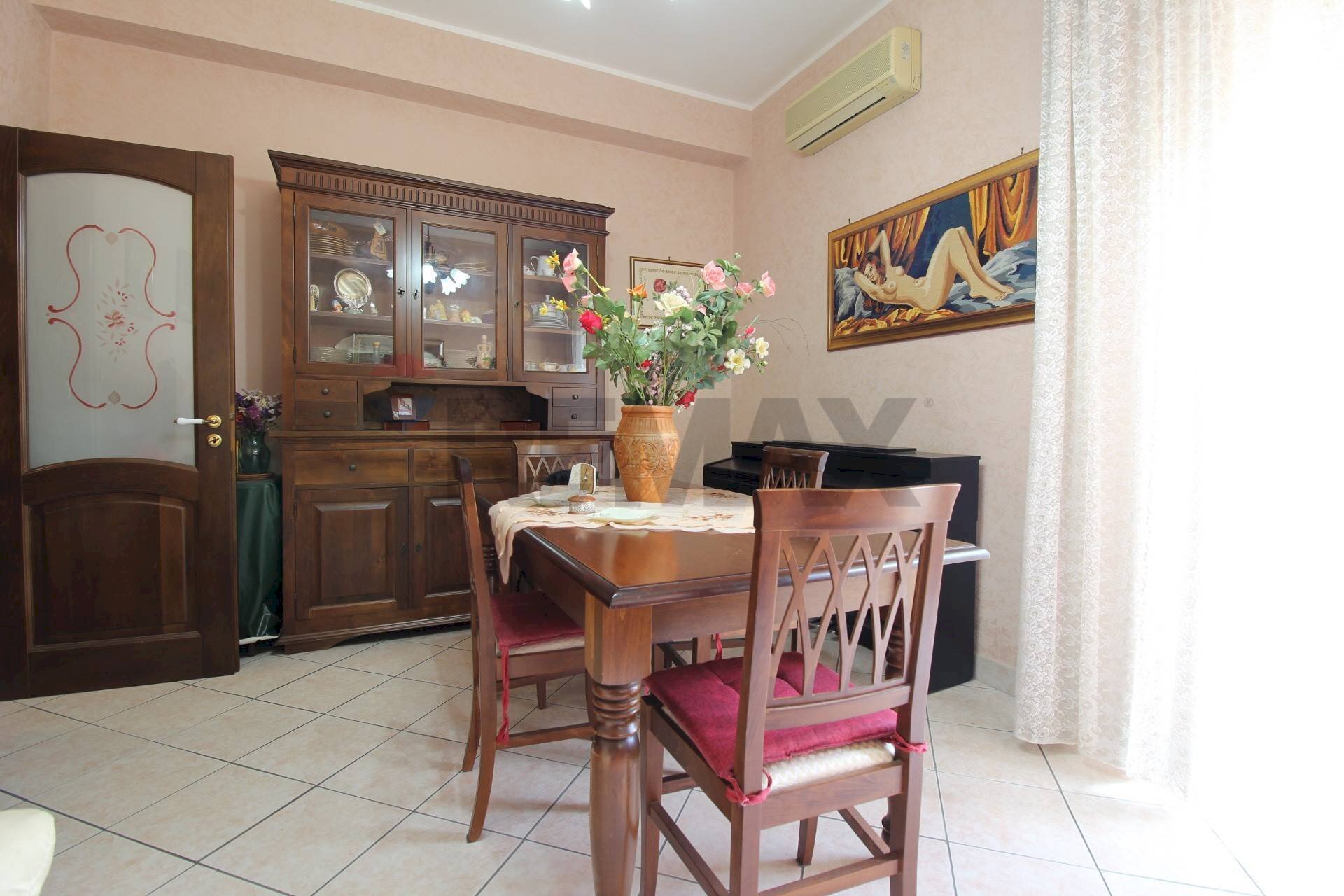 Sala da pranzo - Quadrilocale Via Nervesa Della Battaglia
 
2, Catania - foto 2