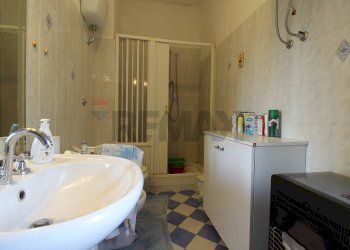Bagno - Quadrilocale Via Nervesa Della Battaglia
 
2, Catania - foto 7