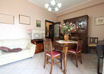 Sala da pranzo - Quadrilocale Via Nervesa Della Battaglia
 
2, Catania - foto 10