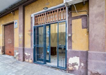Edificio all\'aperto - Locale Commerciale Via Pier Luigi Deodato
 
36, Catania - foto 2