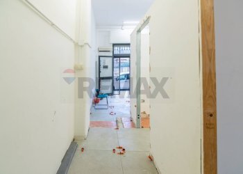Hall / corridoio - Locale Commerciale Via Pier Luigi Deodato
 
36, Catania - foto 6