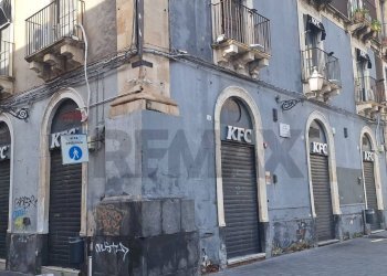 Edificio all\'aperto - Locale Commerciale Piazza Turi Ferro
 
1/2/3, Catania - foto 1