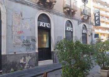 Edificio all\'aperto - Locale Commerciale Piazza Turi Ferro
 
1/2/3, Catania - foto 2