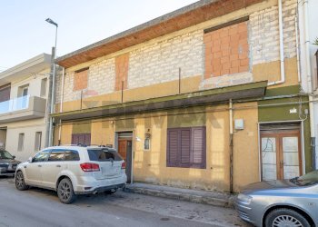 Edificio all\'aperto - Casa indipendente via Tevere
 
32, Comiso - foto 1
