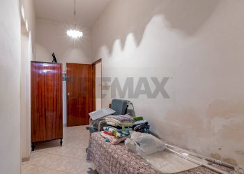 Camera / camera da letto - Casa indipendente via Tevere
 
32, Comiso - foto 19