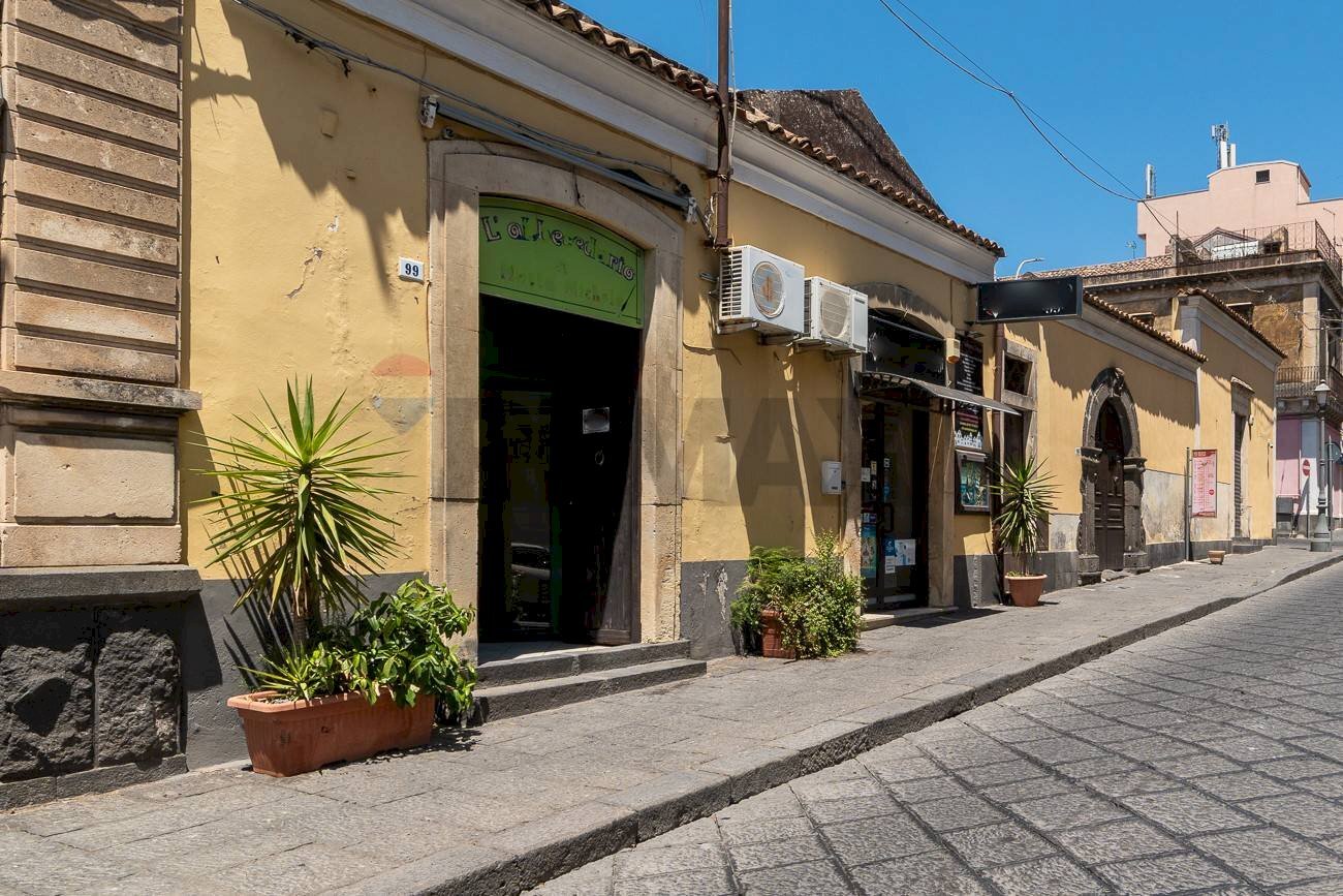 Edificio all\'aperto - Locale Commerciale via roma
 
99, Belpasso - foto 2