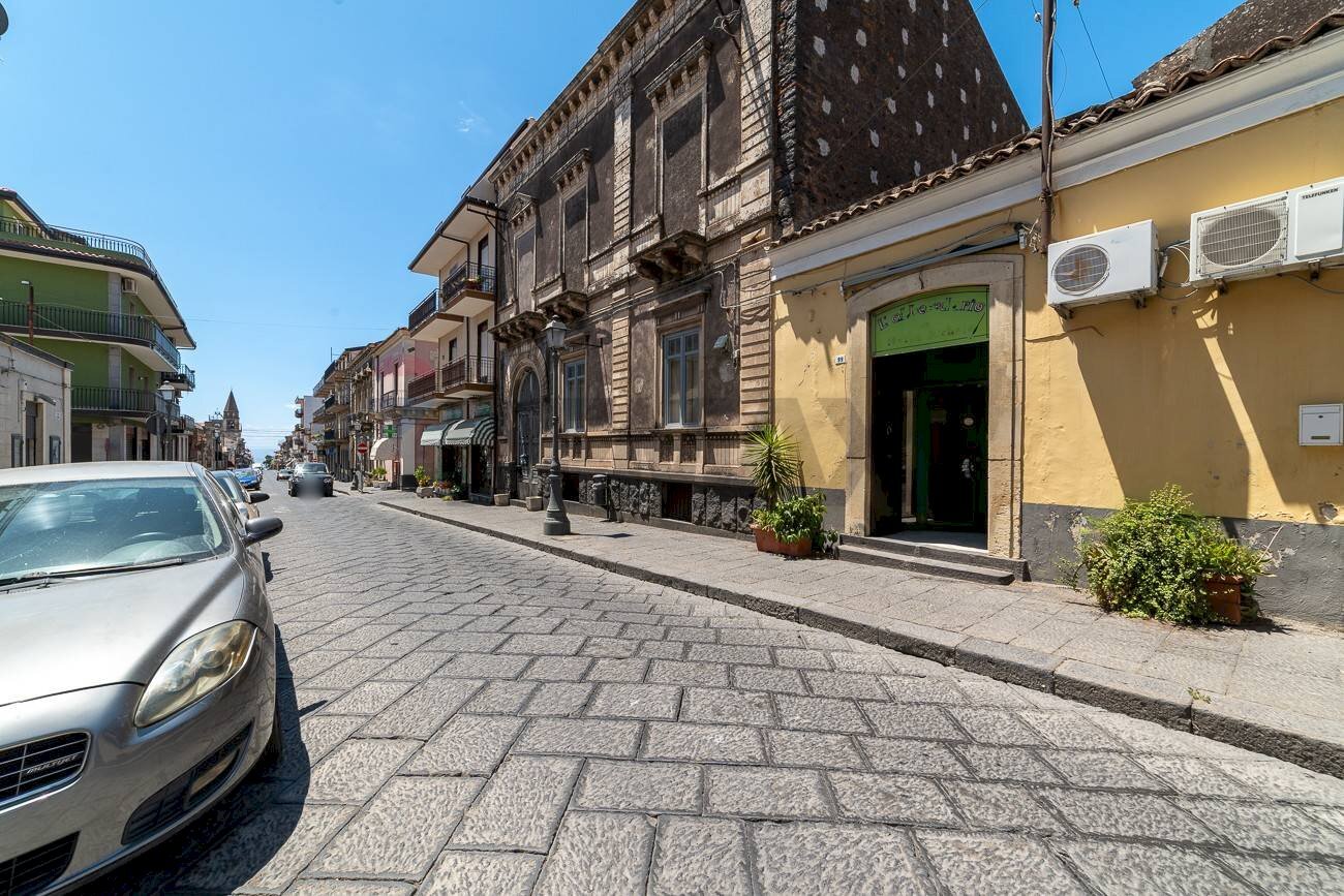 Edificio all\'aperto - Locale Commerciale via roma
 
99, Belpasso - foto 3