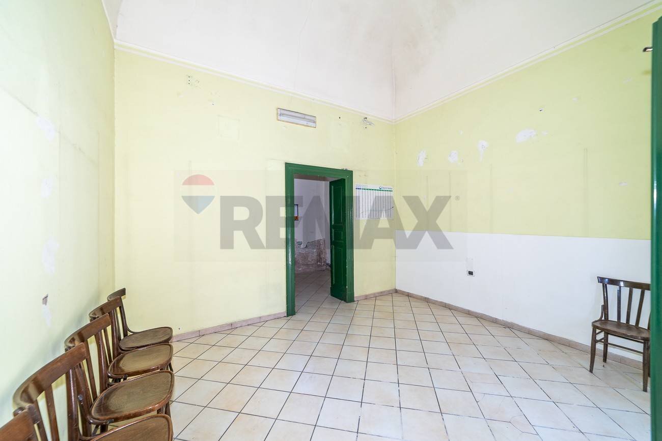 Stanza vuota - Locale Commerciale via roma
 
99, Belpasso - foto 1