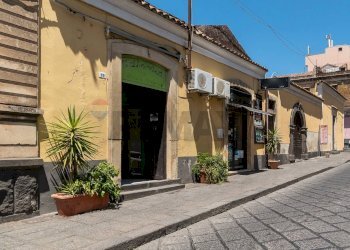 Edificio all\'aperto - Locale Commerciale via roma
 
99, Belpasso - foto 2