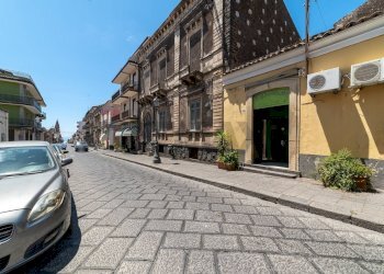 Edificio all\'aperto - Locale Commerciale via roma
 
99, Belpasso - foto 3