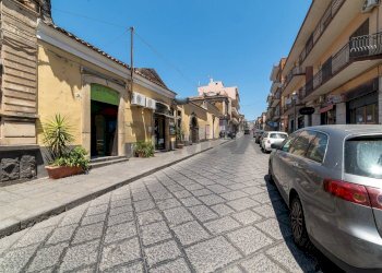 Edificio all\'aperto - Locale Commerciale via roma
 
99, Belpasso - foto 4