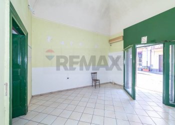 Stanza vuota - Locale Commerciale via roma
 
99, Belpasso - foto 8