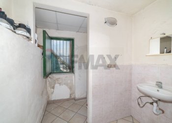 Bagno - Locale Commerciale via roma
 
99, Belpasso - foto 17