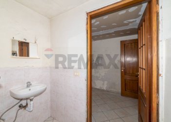 Bagno - Locale Commerciale via roma
 
99, Belpasso - foto 18