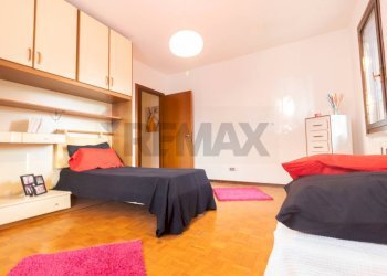 Camera / camera da letto - Villa Via Monsignor Castelli
 
17, Desio - foto 15