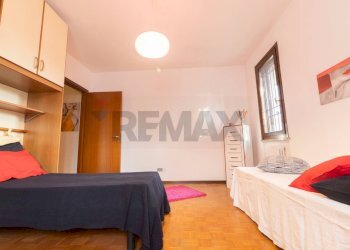 Camera / camera da letto - Villa Via Monsignor Castelli
 
17, Desio - foto 16