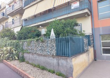 Edificio all\'aperto - Quadrilocale VIA ETNA
 
32, Camporotondo Etneo - foto 1