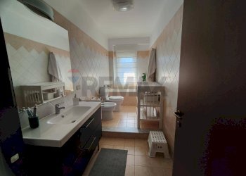 Bagno - Quadrilocale VIA ETNA
 
32, Camporotondo Etneo - foto 7